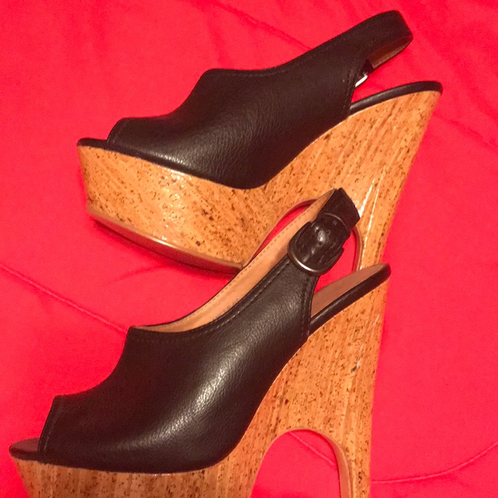 Black platform sandal